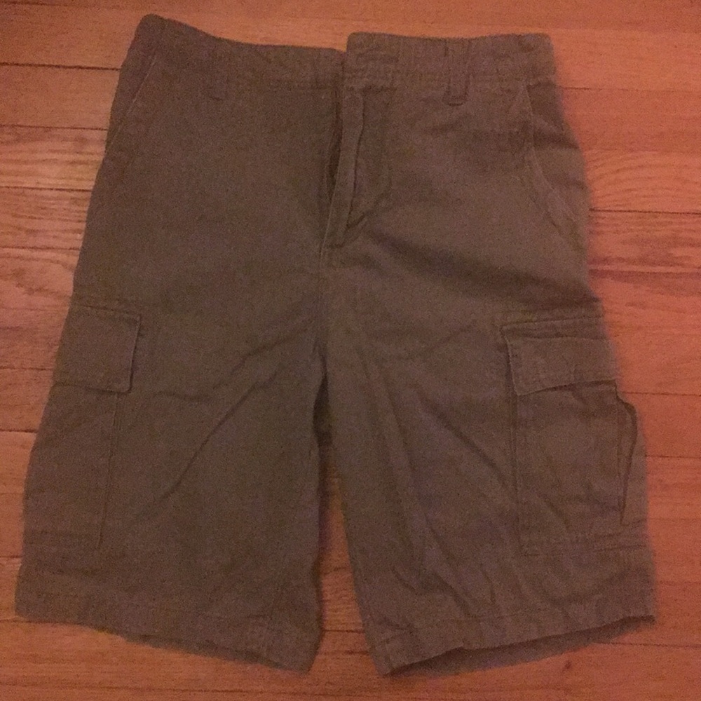 Plug green cargo shorts. 32